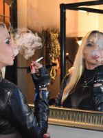 smoking-ladycaprice